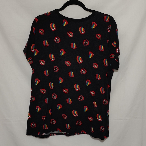 Torrid Rainbow Lips Pride 🌈 T-shirt - Size 1X - Picture 2 of 5